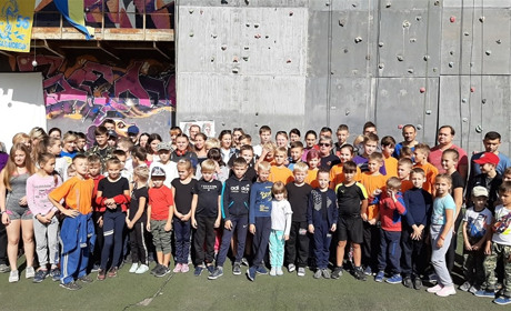 Білопільскі діти лізуть вгору і перемагають на чемпіонаті по скелелазінню