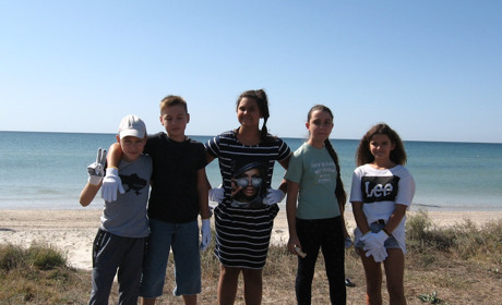 Учні прибрали 7 км пляжу на березі Чорного моря