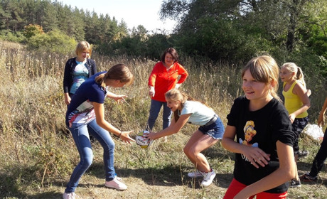 Тимонівські старшокласники разом з вчителями провели оздоровчий день біля ставку