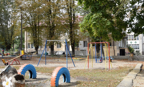 Опитування: Чи потрібно переносити капітальний ремонт дитячого садочка у Волновасі?