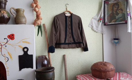 Старовинна весільна сукня та пральна машинка: експонати мар'їнського музею, які здивують