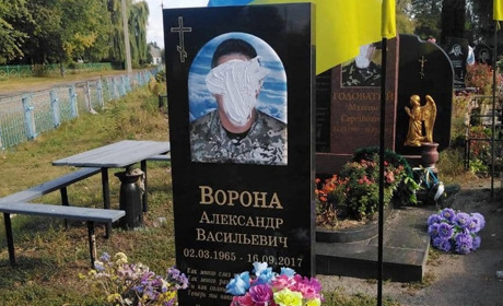 На центральному кладовищі Мени вандали пошкодили пам’ятники загиблим воїнам