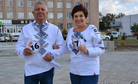 Золотонісці дефілювали у національному вбранні