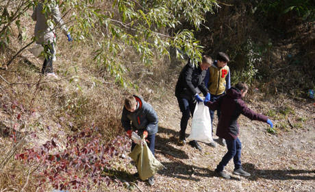 Кузьминецькі школярі показали приклад іншим, як потрібно розчищати береги річок від сміття