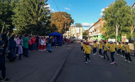 У Конотопі влаштували благодійний концерт, щоб підтримати сім'ю Петрушенків. Скільки зібрали коштів