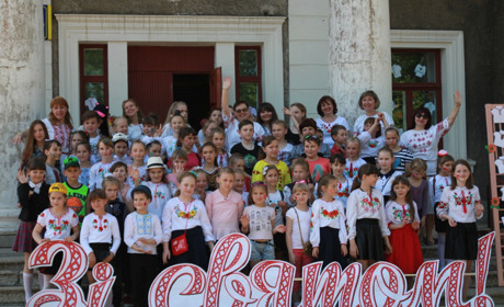 Дев'ять гуртків Центру дитячої та юнацької творчості, які можуть відвідувати діти в Торецьку