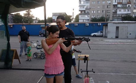 «Стрільба з лука замість чашки кави» - колишній «айтішник» відкрив  тир для добропільчан