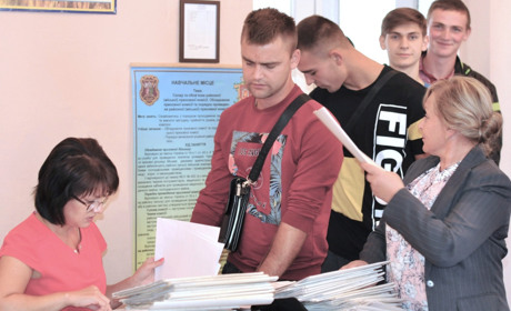 Призовники не повинні чекати повістку, а прийти до військового комісаріату самостійно