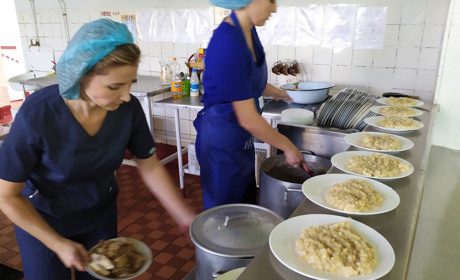 Обід за 9,5 гривні: як годують дітей у школах Курахового