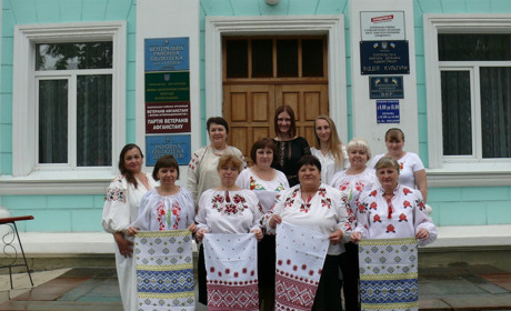 У Білопільській бібліотеці вшанували тих, хто єднає читача з книгою