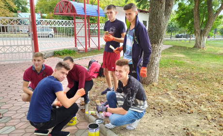Студенти навели лад на Центральному стадіоні