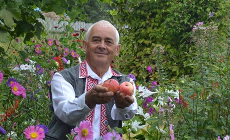 У свої 68 Віктор Кутах грає у футбол та влаштовує зустрічі земляків