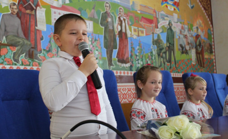Вітання від "нардепа", корисні настанови, вірші та пісні: як в районі відзначили День учителя