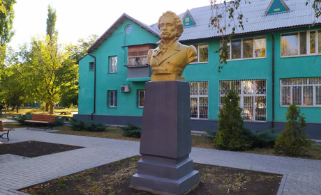 Склади пазли з пам'ятниками на вулицях міста Курахове