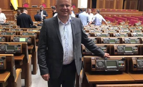 Народний депутат України від округу №155 Віктор М'ялик отримав першу заробітну плату