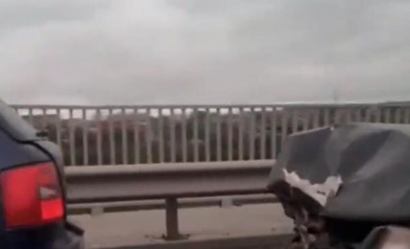 Аварія на мосту: зіштовхнулися два легковики