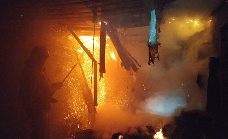 Пожежа у Сарнах: горіла господарська будівля