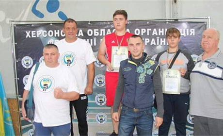 Подросток из Генического района победил на чемпионате области по боксу