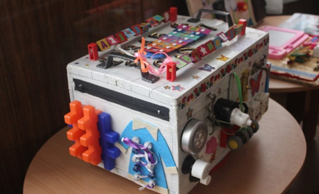 Бізікуби та бізіборди троїцькі вихователі виготовили самі