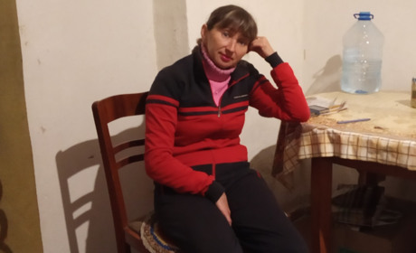 “Тричі потрапляла під обстріли”: як Оксана Соловей працює соціальним робітником  у Мар'їнці
