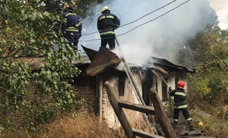 Дві пожежі на Старокостянтинівщині: через залишений недопалок  загинув 51-річний чоловік