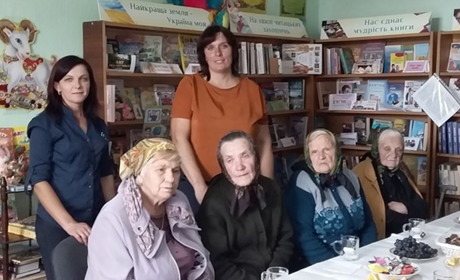 У Новицькій ОТГ за святковим столом зібрали людей поважного віку