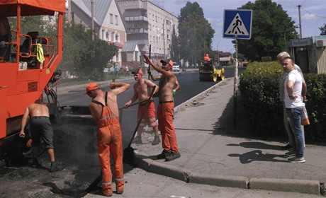Чому зупинився ремонт центральних вулиць міста