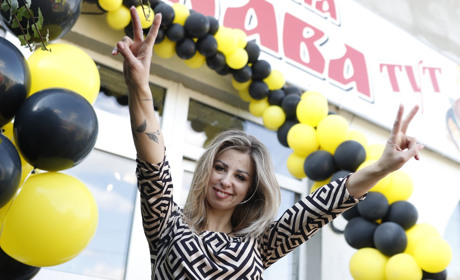 Кава для красивих людей: у майстерні краси «Smile» відкрили кав’ярню