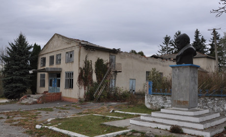 Чому в селі Кривеньке на Чортківщині сумує Тарас Шевченко і зажурилась Україна-мати