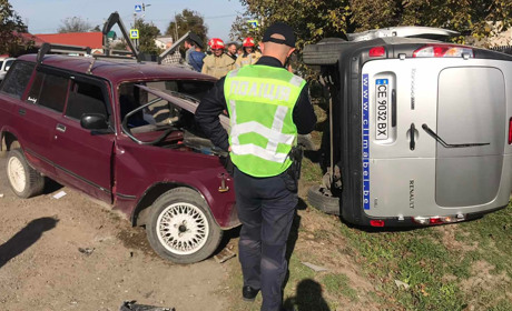 У Дубівцях ВАЗ зіткнувся із бусом Рено