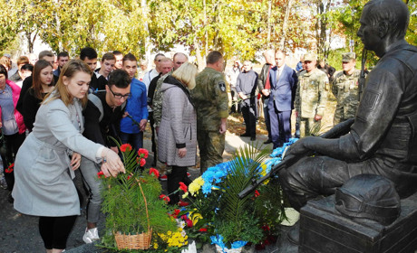 Найбільше принесли квітів загиблим учасникам АТО