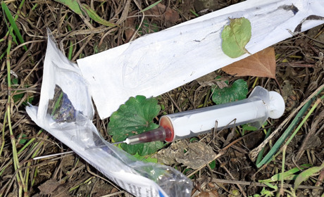 Купи мотлоху - на тлі храму: білопільці влаштували сміттєзвалище біля церкви