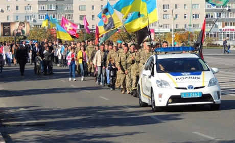 На День Захисника України у Вараші провели патріотичну ходу та відбувся урочистий концерт