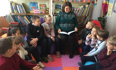 У Розбишівській школі бабусі третьокласників читають пізнавальні історії