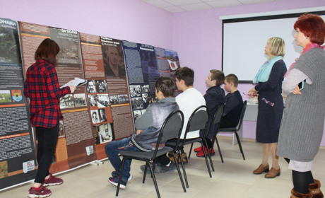 У Волновасі експонується виставка “Донбас: переPROчитання образу”