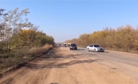 Голову Служби облавтодору - звільнили, але активісти з Біляївки будуть садити квіти на Т-1619