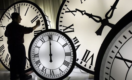 Почему мы пользуемся григорианским календарем и переводим стрелки часов