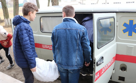 Троїцькі ліцеїсти зібрали овочі для приготування обідів хворим в місцевій лікарні