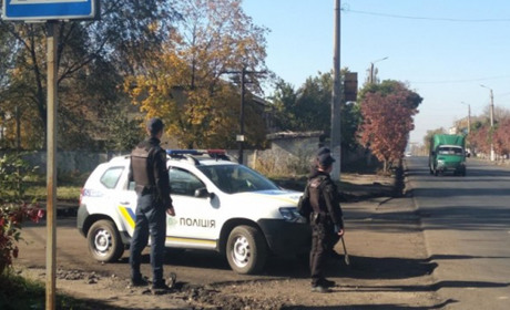 Торецкие полицейские провели масштабные учения по освобождению заложника: видео