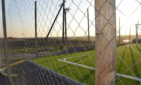 Футбольний майданчик в Миколаївці ціною майже 2 мільйони загрожує здоров’ю і життю людей