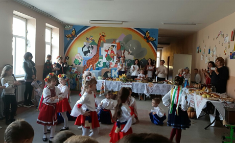 Собранные на ярмарке в Новогригорьевской школе деньги передали больным детям