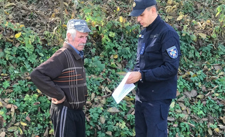 Щоб не сталося пожеж — кіцманські рятувальники застерігають людей від спалювання сухої рослинності