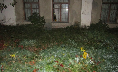 У Старокостянтинові чоловік намагався винести музейні експонати