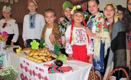 У сьомій школі провели «Ярмарок українських страв»