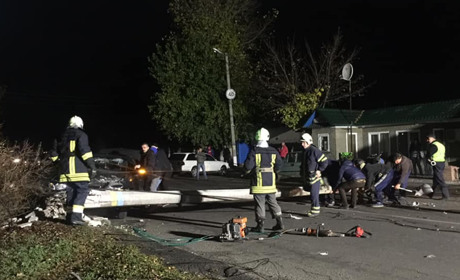 У п’ятницю у Золотоноші автомобіль збив електроопору