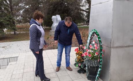 Відбувся мітинг з нагоди 75-ї річниці вигнання нацистів з України біля Меморіалу в Троїцькому