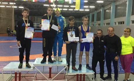 Торецькі борці здобули нові перемоги та готуються до головних змагань року