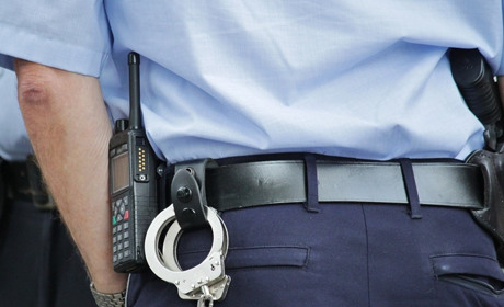 Псевдо поліцейські намагалися виманити гроші у мешканки Волновахи 