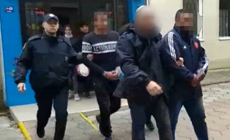 Заарештували всіх чотирьох чоловіків, яких підозрюють у згвалтуванні неповнолітніх з Біляївки. ВІДЕО