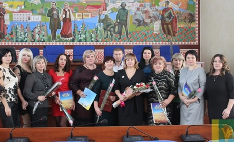 Електровелосипеди, премії, квіти та пісні: район відзначив день соціального працівника